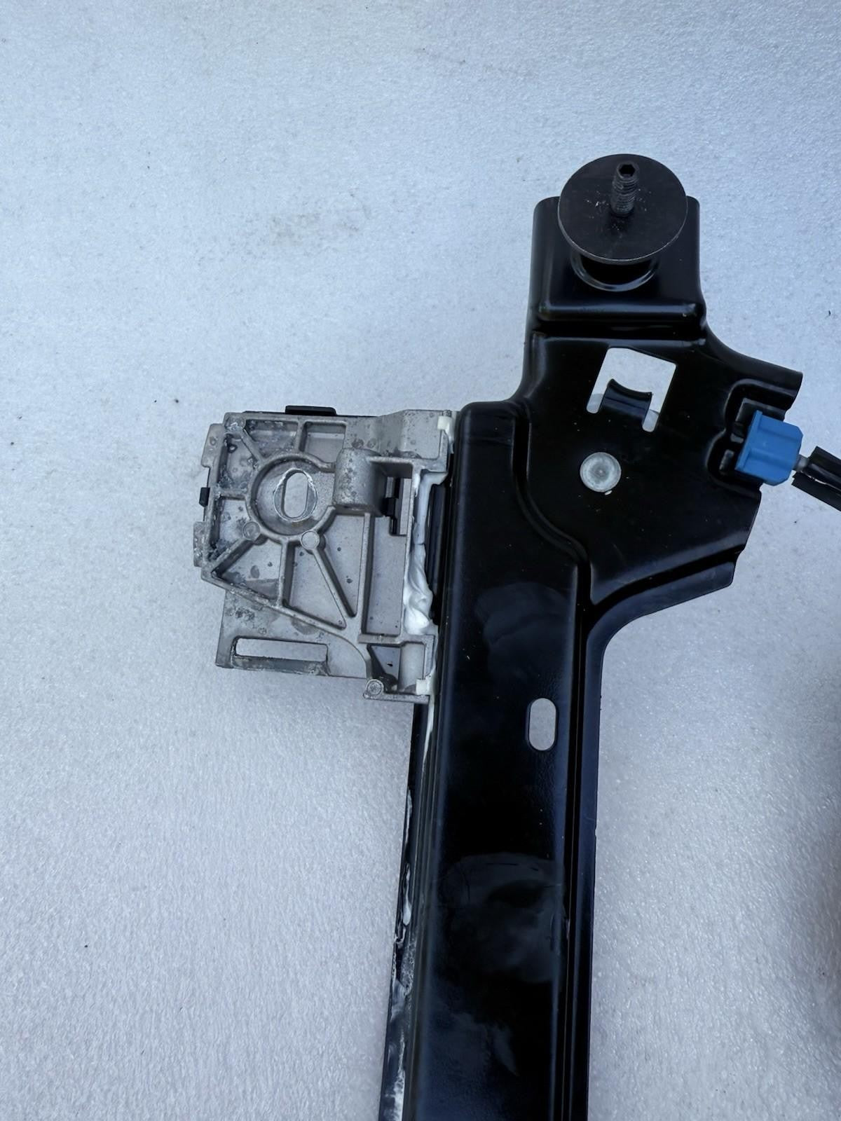 ♦️16-20 TESLA MODEL X REAR RIGHT SIDE DOOR WINDOW REGULATOR MOTOR OEM,102882199E