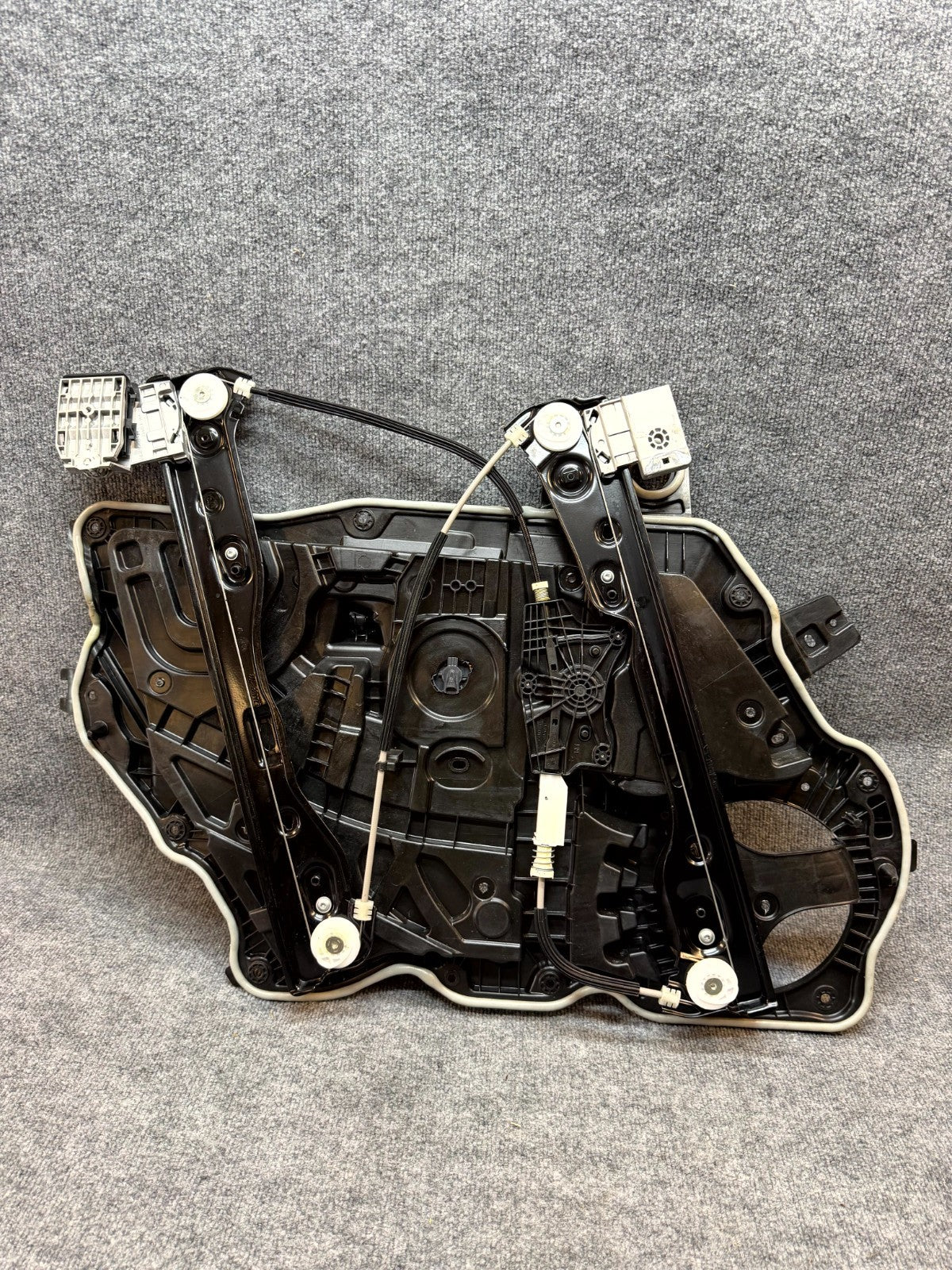 2020-2024 TESLA MODEL Y FRONT RIGHT DOOR WINDOW REGULATOR & MOTOR OEM,149550900J
