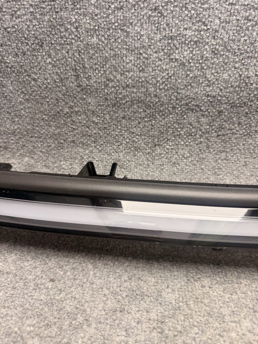 2025 2026 TESLA MODEL Y JUNIPER CENTER TAILLIGHT OEM LIFT GATE LED 2038294-00-C