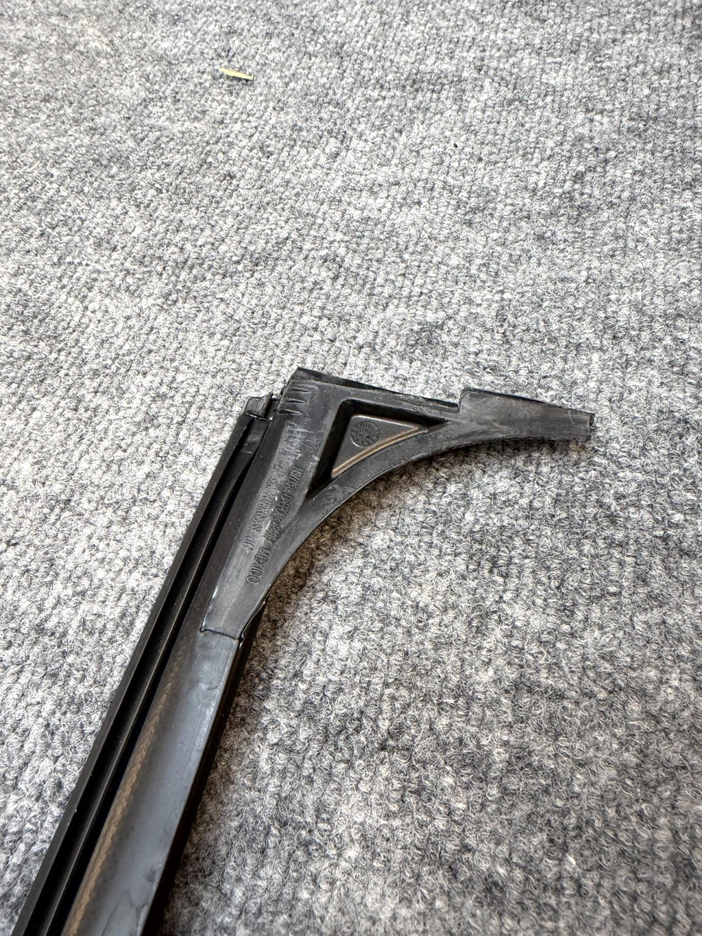 2020 - 2024 TESLA MODEL Y REAR LEFT SIDE DOOR SEAL WEATHERSTRIP OEM 1497715-00-D