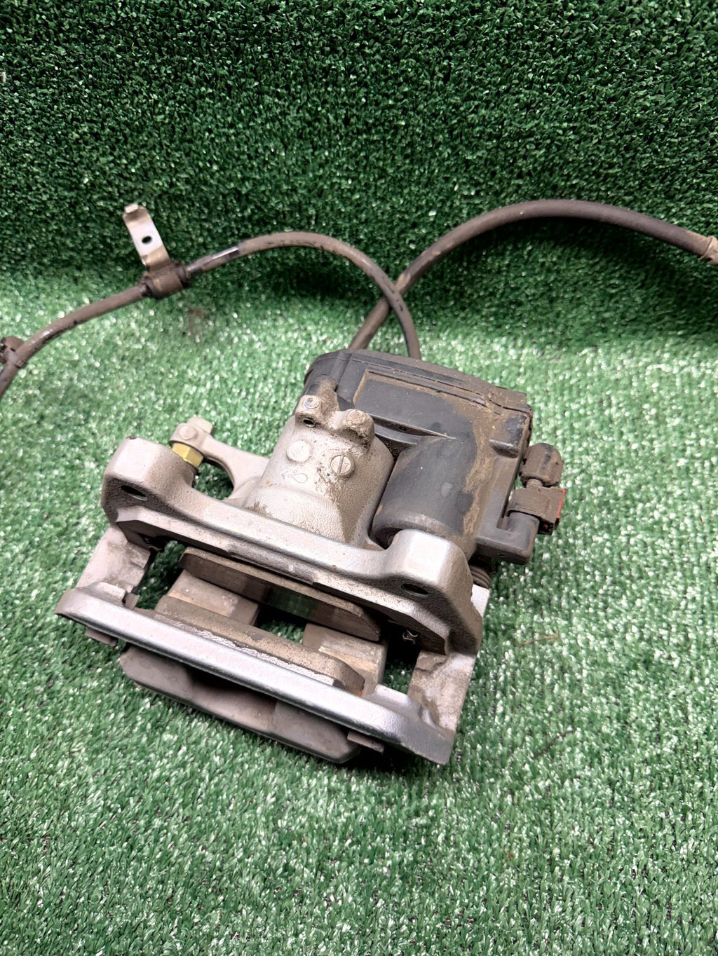 ♦️20–23 TESLA MODEL 3/Y LEFT SIDE BRAKE CALIPER W/ BRAKE HOSE OEM, 1044623-00-H