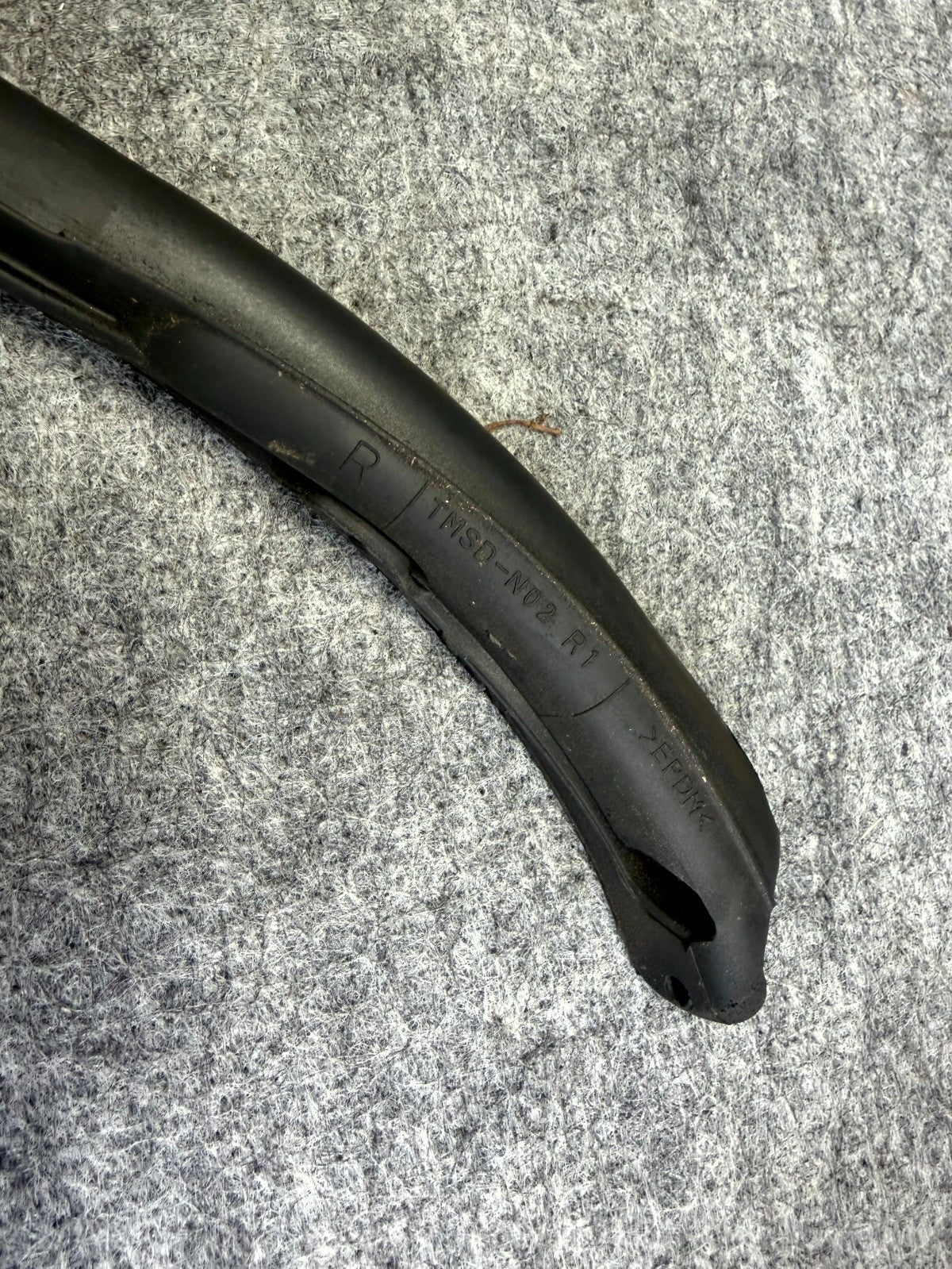 ♦️12-20 TESLA MODEL S REAR RIGHT DOOR WINDOW WEATHERSTRIP SEAL OEM, 6009596-00-D