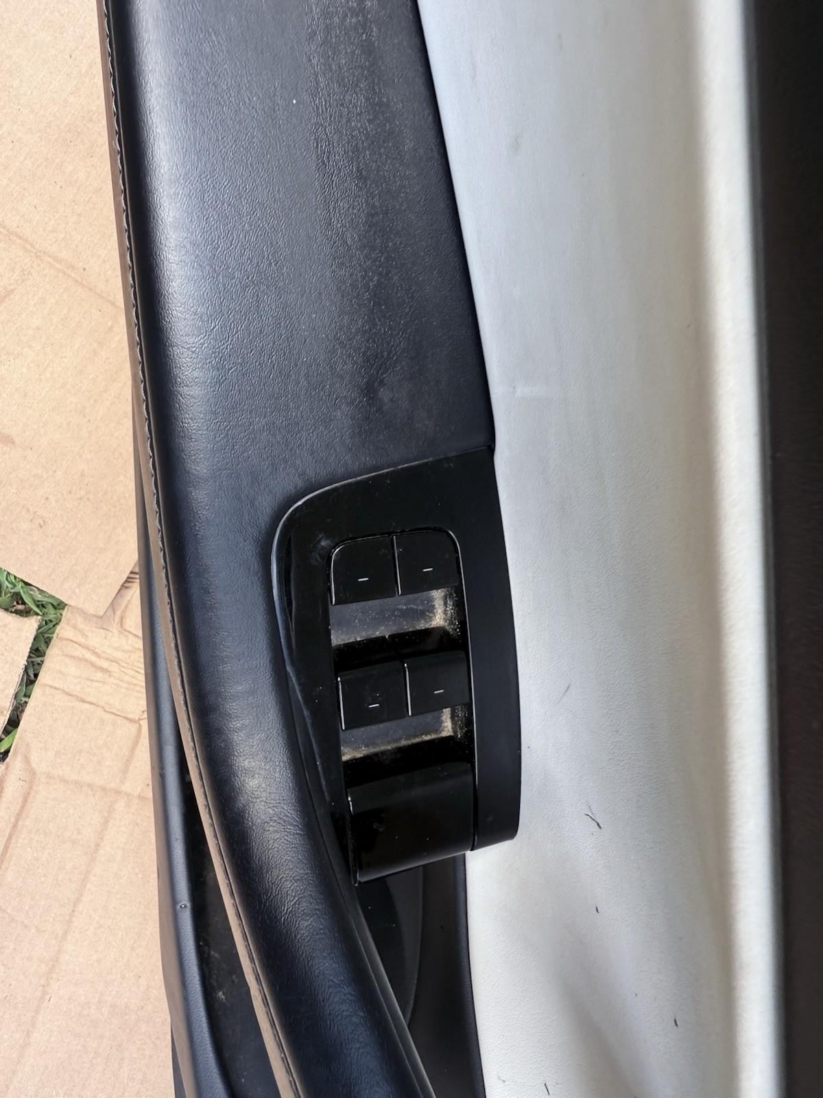♦️2016-2020 TESLA MODEL X FRONT LEFT SIDE DOOR TRIM PANEL OEM, 1055327-21-M