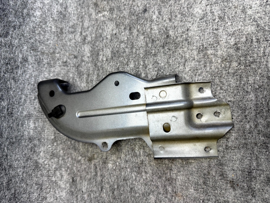 ♦️17-23 TESLA MODEL 3 FRONT RIGHT SIDE FENDER SUPPORT BRACKET OEM, 1092305-00-B