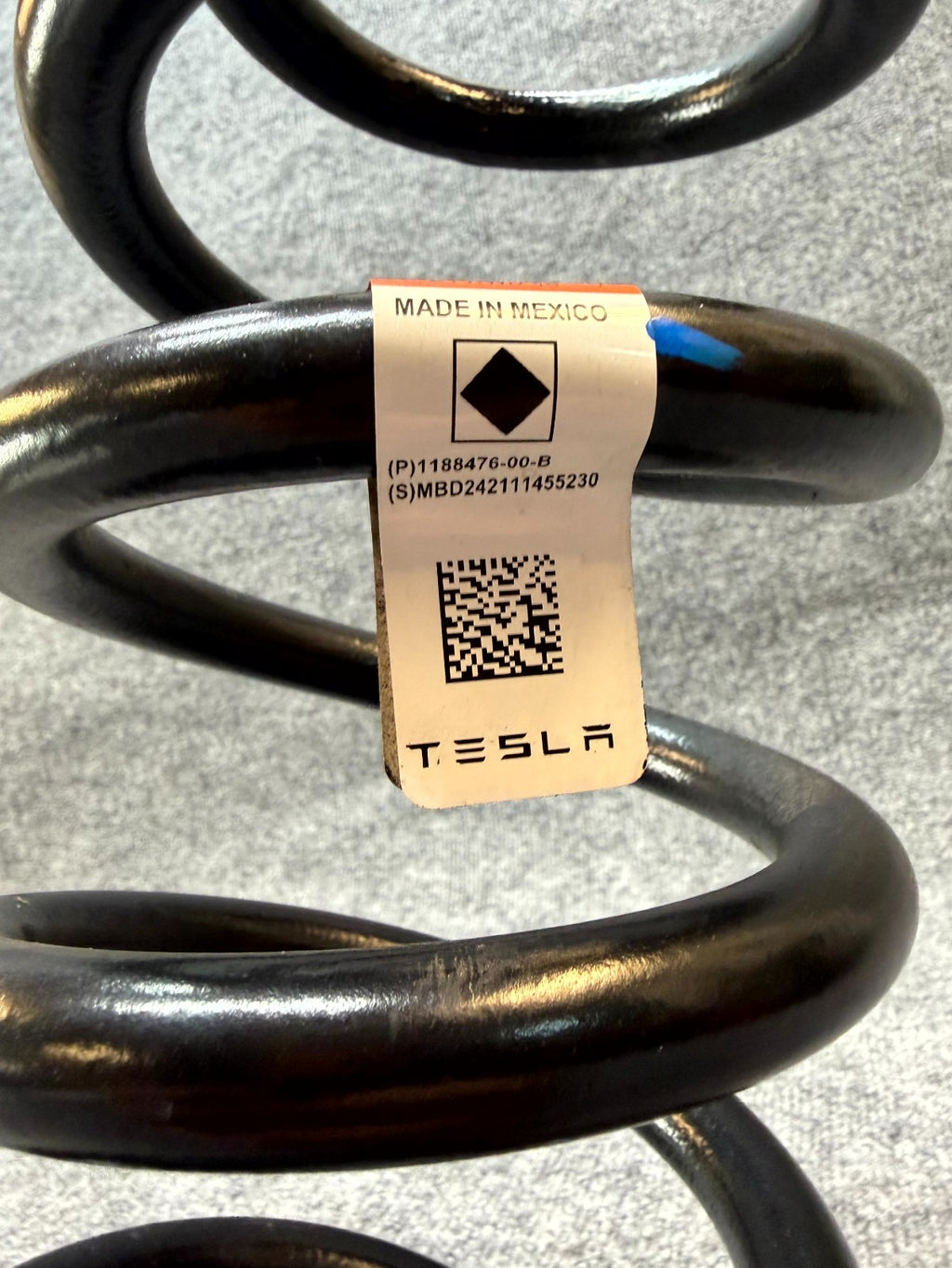 2020-2023 TESLA MODEL Y REAR RIGHT/LEFT SUSPENSION COIL SPRING OEM, 1188476-00-B