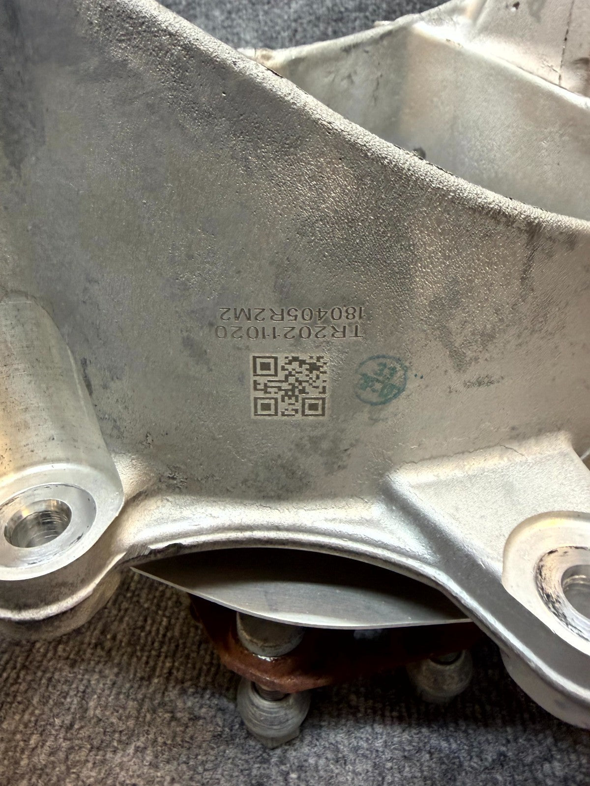 2020-2024 TESLA MODEL Y REAR RIGHT SPINDLE KNUCKLE HUB & SHIELD OEM,1188416-00-F