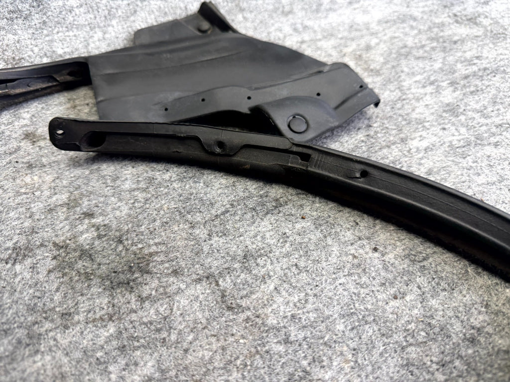 ♦️12-20 TESLA MODEL S REAR RIGHT DOOR WINDOW WEATHERSTRIP SEAL OEM, 6009596-00-D