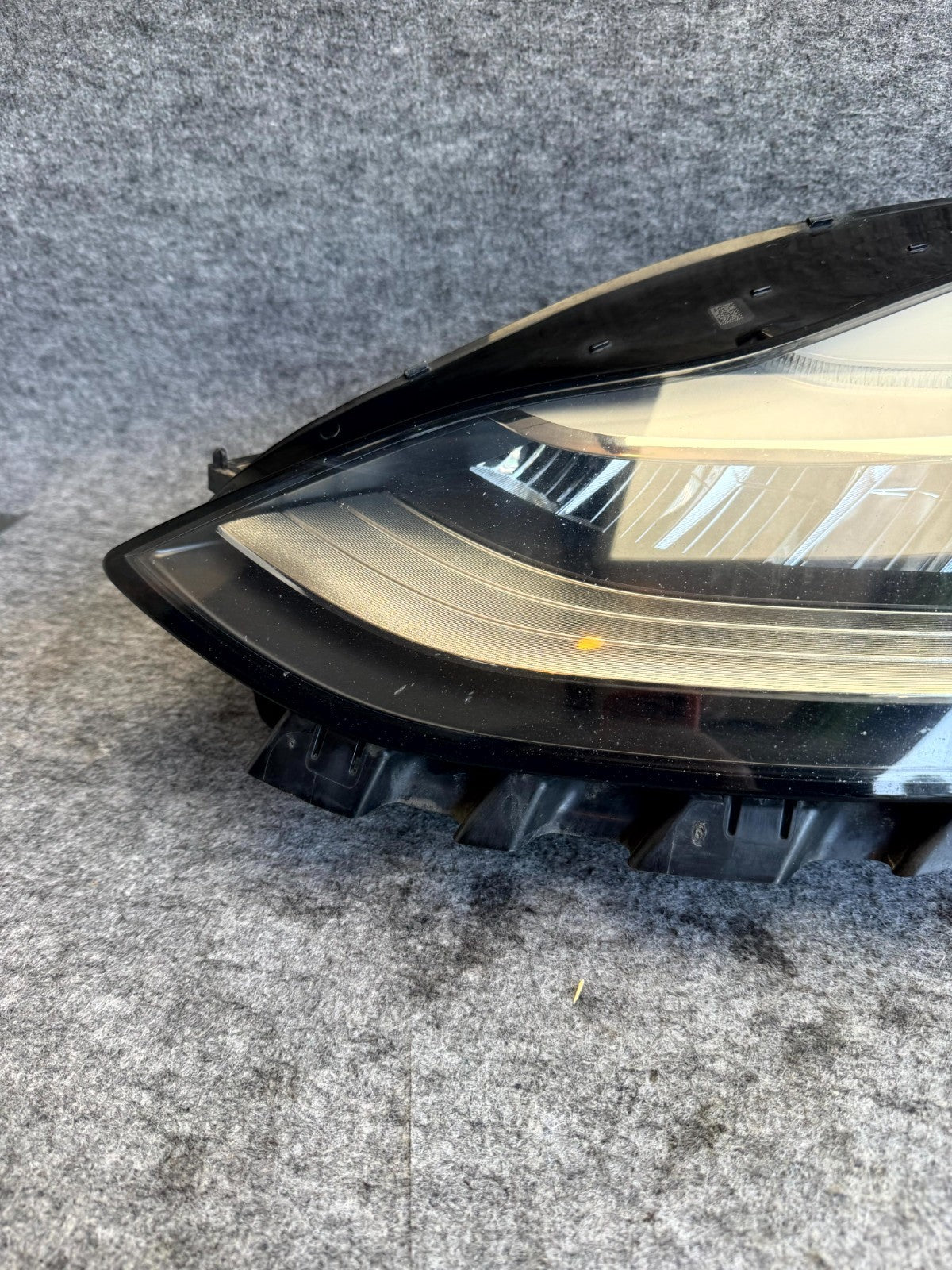 ♦️2017 - 2021 TESLA MODEL 3 LEFT SIDE HEADLIGHT REFLECTOR LED OEM, 1077371-10-I