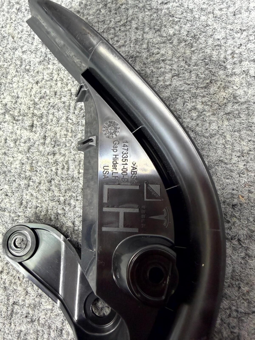 2016-2020 Tesla Model X Rear Left Side Door Seal Lower Trim OEM, 1473351-00-B