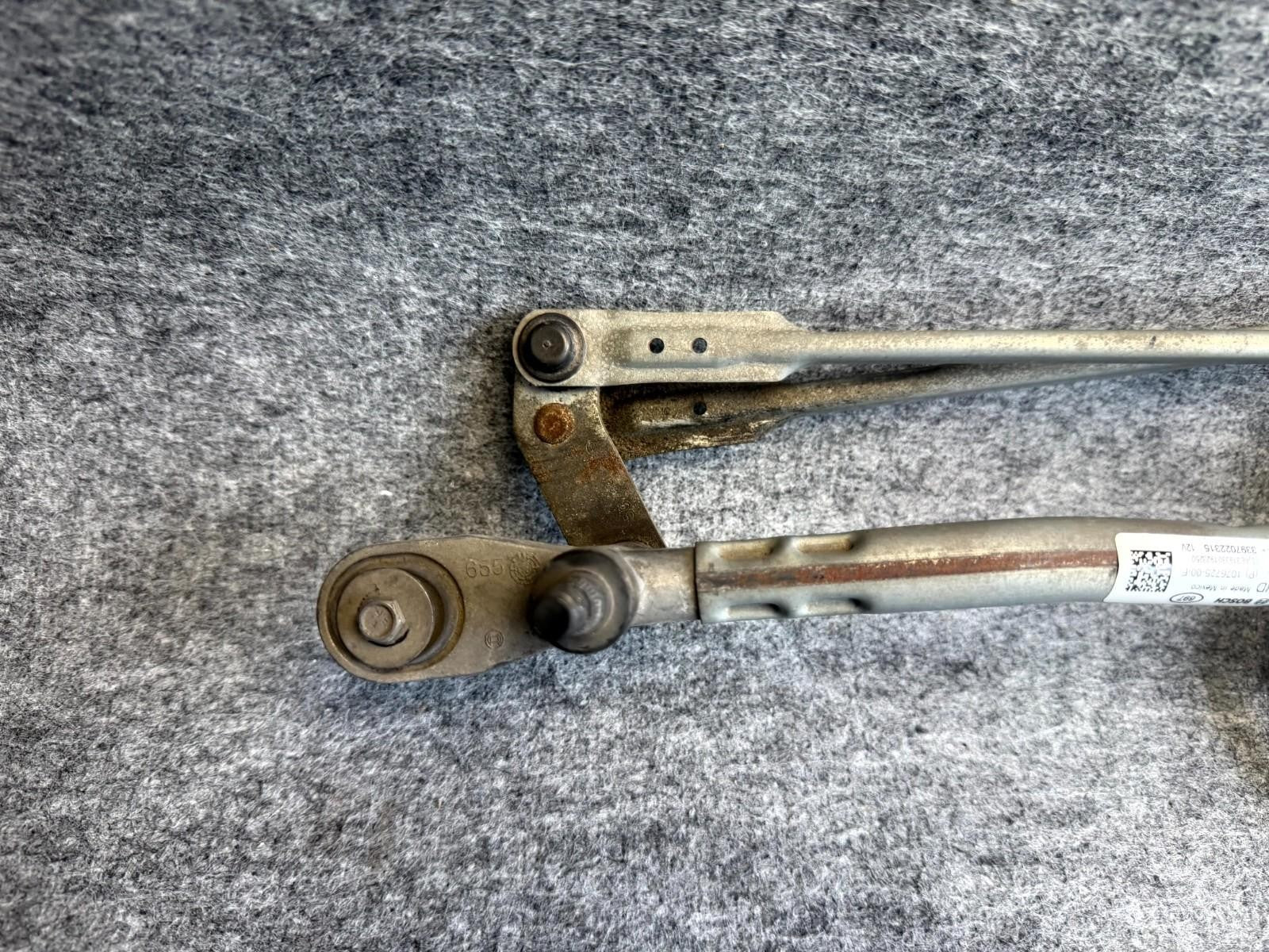 ♦️17-23 TESLA MODEL 3 FRONT WINDSHIELD WIPER MOTOR LINKAGE OEM, 1076725-00-F