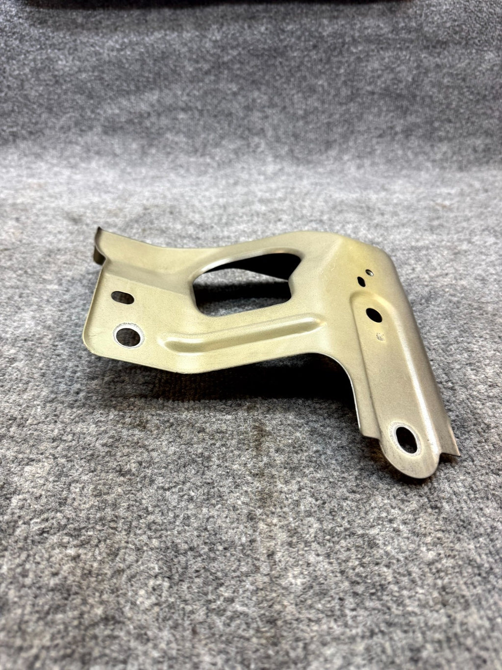 2020 - 2024 TESLA MODEL Y FRONT LEFT SIDE FENDER BRACKET OEM, 1487491-00-A
