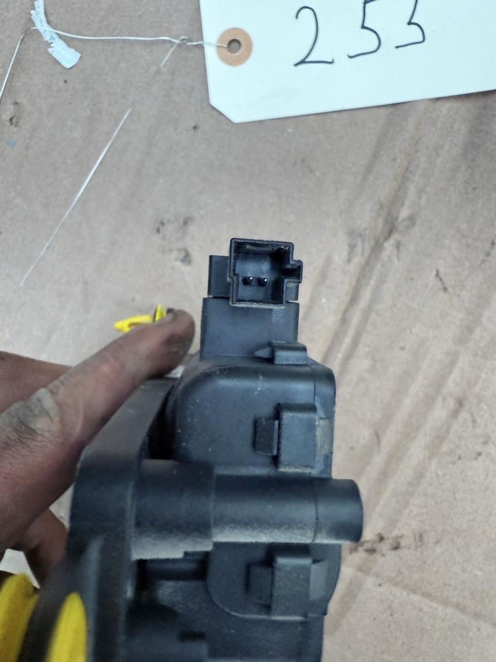 ♦️16-23 TESLA MODEL X FRONT LEFT SIDE DOOR LOCK LATCH ACTUATOR OEM, 1115332 00 B