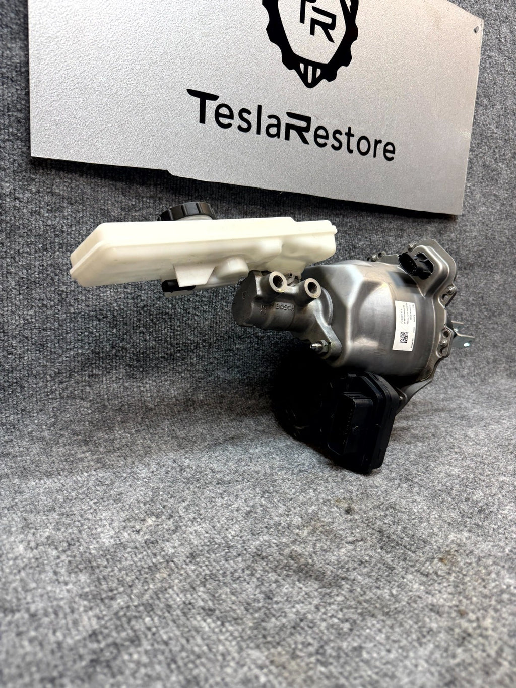 17-23 TESLA MODEL 3 BRAKE MASTER CYLINDER & BOOSTER & RESERVOIR OEM 1044671-00-G