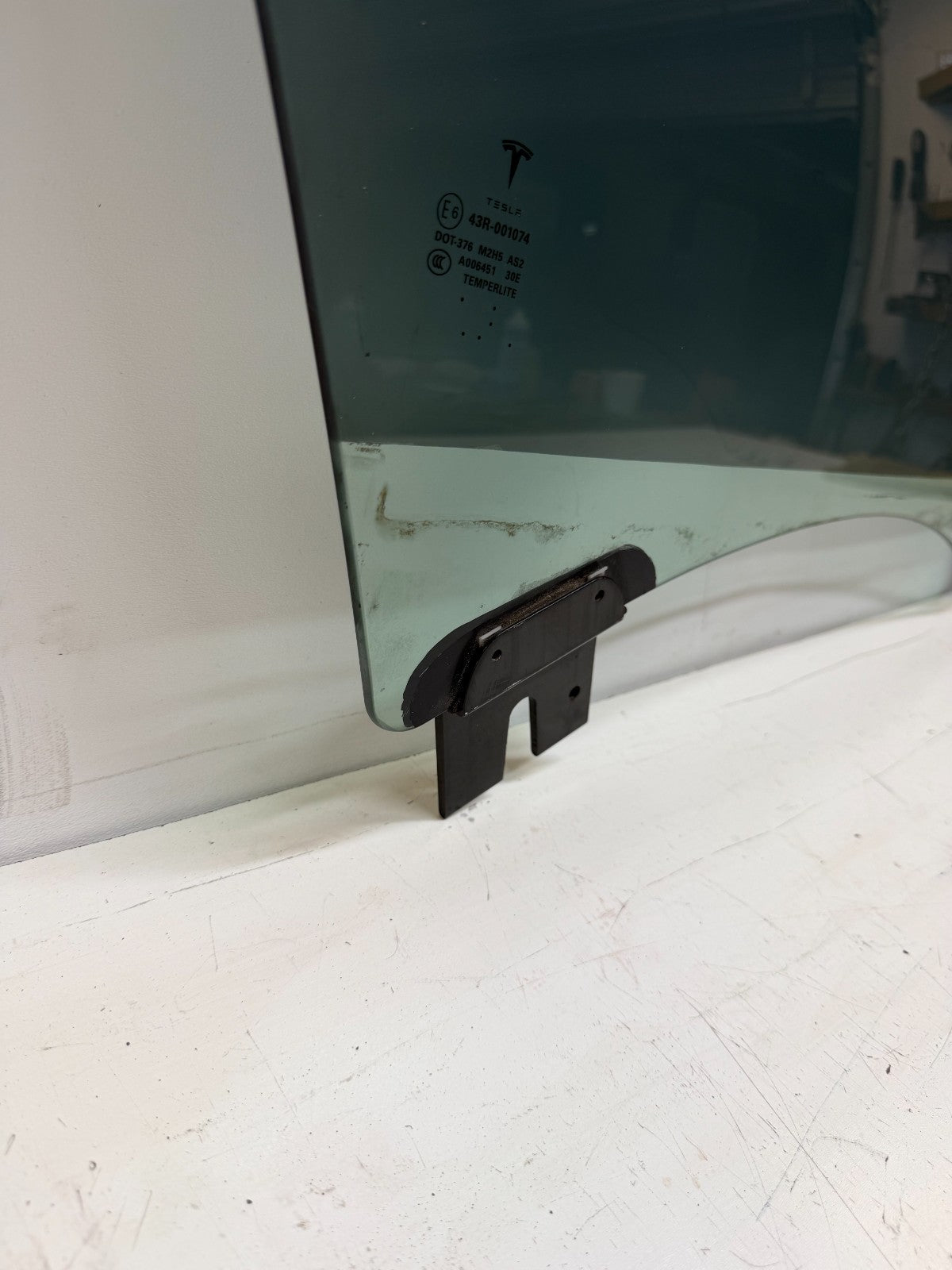 2012-20 Tesla Model S Front Right Passenger Side Door Window Glass 43R-001074