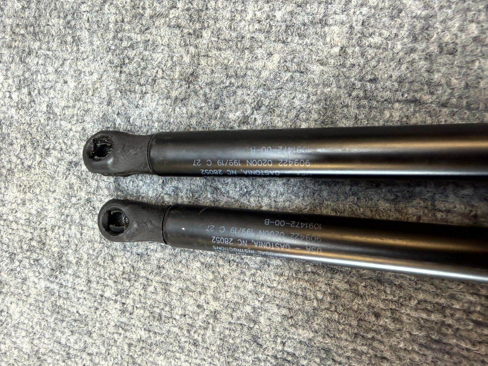 2020 - 2024 TESLA MODEL Y FRONT LEFT & RIGHT BONNET HOOD STRUT OEM, 1091472-00-B