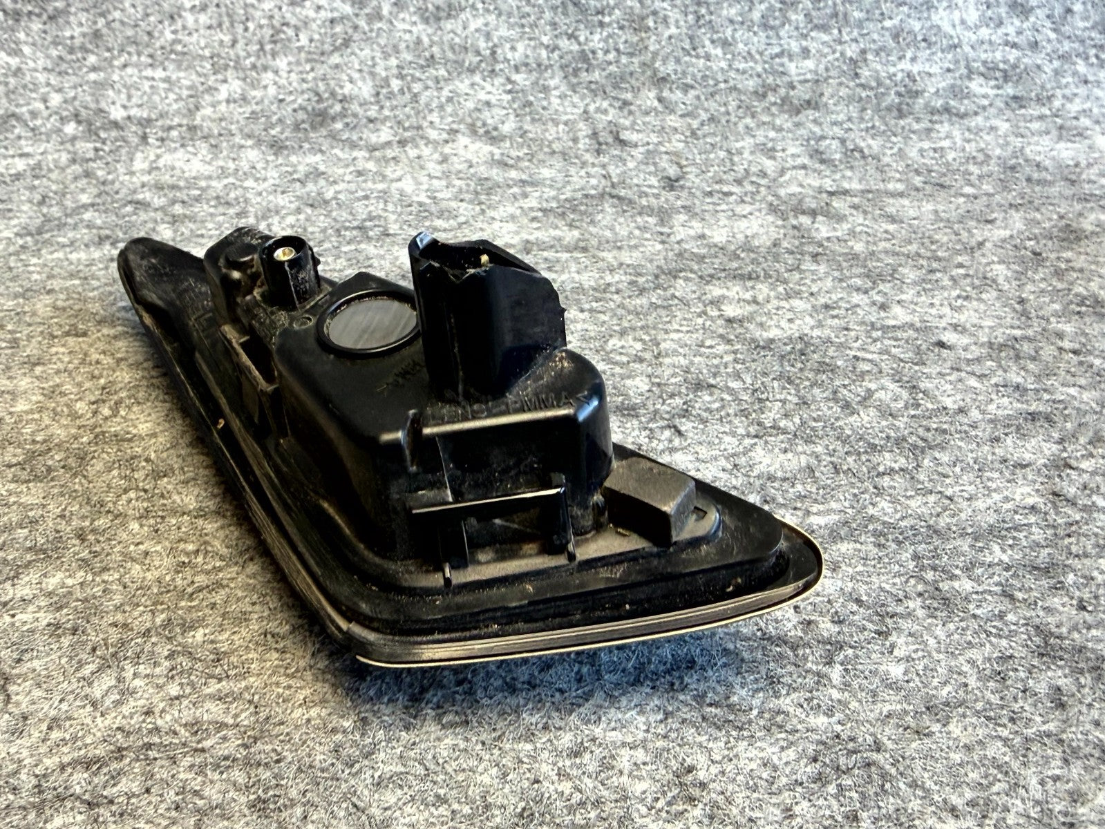 ♦️2017 – 2023 TESLA MODEL 3 Y LEFT SIDE FENDER CAMERA MARKER OEM, 1495864-01-A