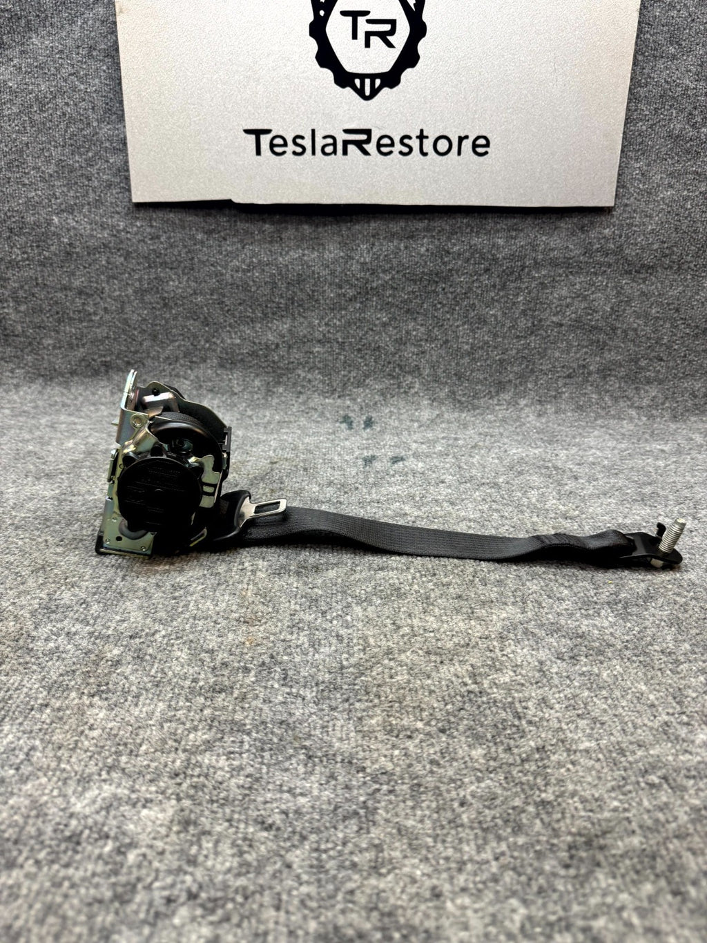 2017 - 2023 TESLA MODEL 3 REAR RIGHT / LEFT SEAT BELT RETRACTOR OEM 1081281-01-G