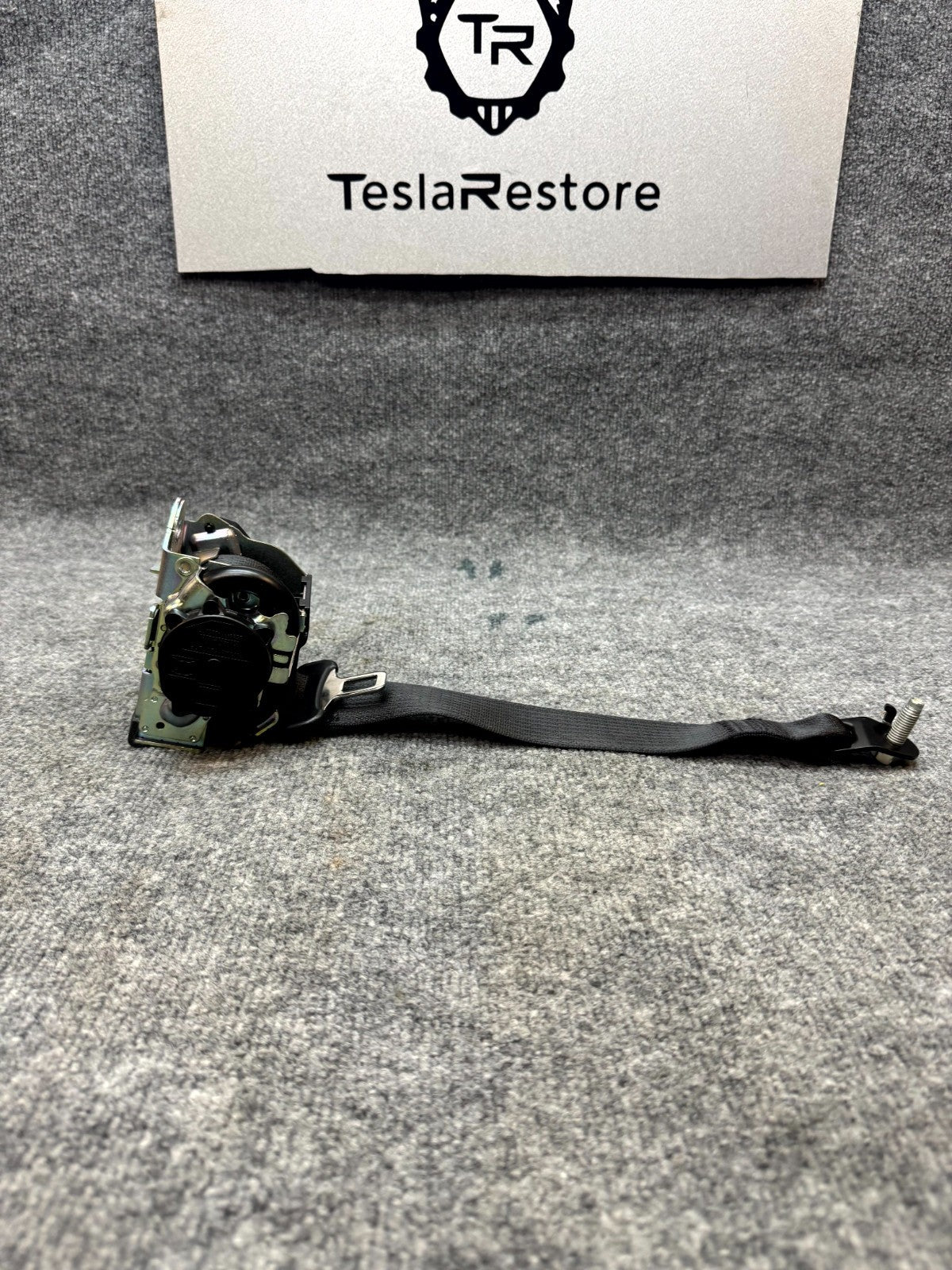 2017 - 2023 TESLA MODEL 3 REAR RIGHT / LEFT SEAT BELT RETRACTOR OEM 1081281-01-G