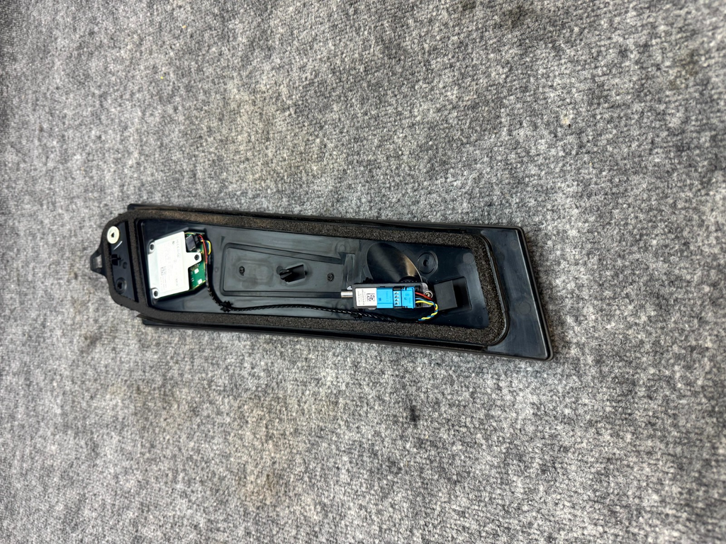 2017‑2023 TESLA MODEL 3 RIGHT SIDE B‑PILLAR APPLIQUE W/CAMERA OEM, 1100441-00-E