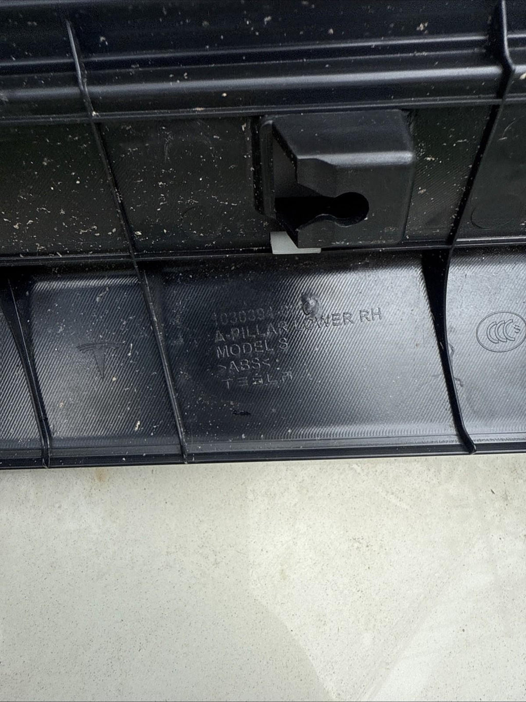 ♦️2012-2015 TESLA MODEL S FRONT RIGHT LOWER PILLAR BOTTOM COVER OEM, 103039400C