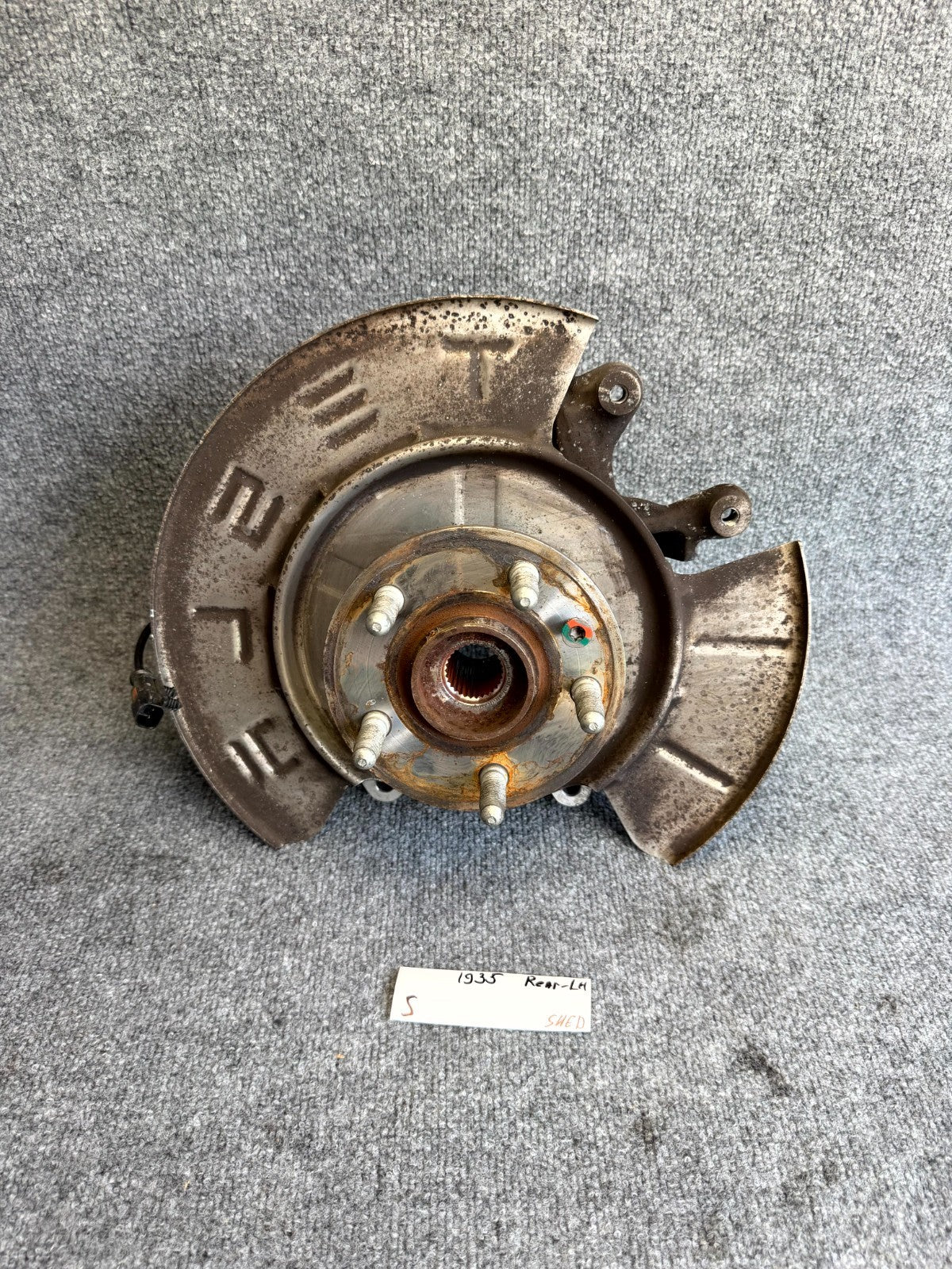 12–16 TESLA MODEL S REAR LEFT SPINDLE KNUCKLE HUB W/ DUST SHIELD OEM, 600643200A