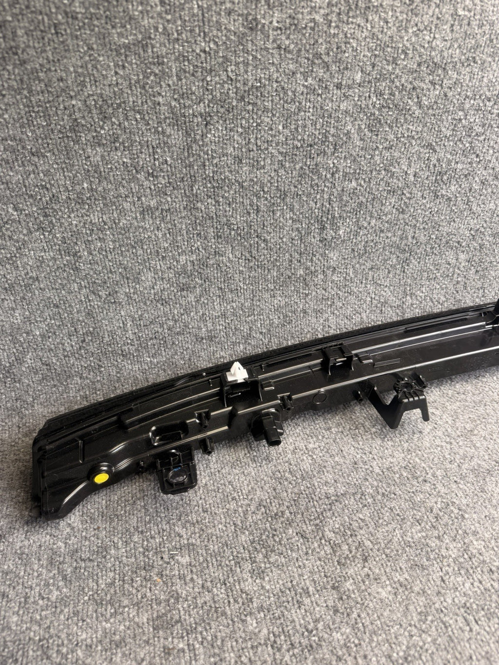 OEM 2025-2026 Tesla Model Y Front LED Light Bar Lamp Assembly 2038294-00-E