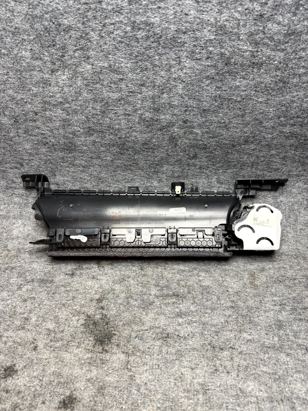 ♦️17-23 TESLA MODEL 3 LEFT DASHBOARD HEATER AC AIR VENT DUCT OEM, 1083320-00-G