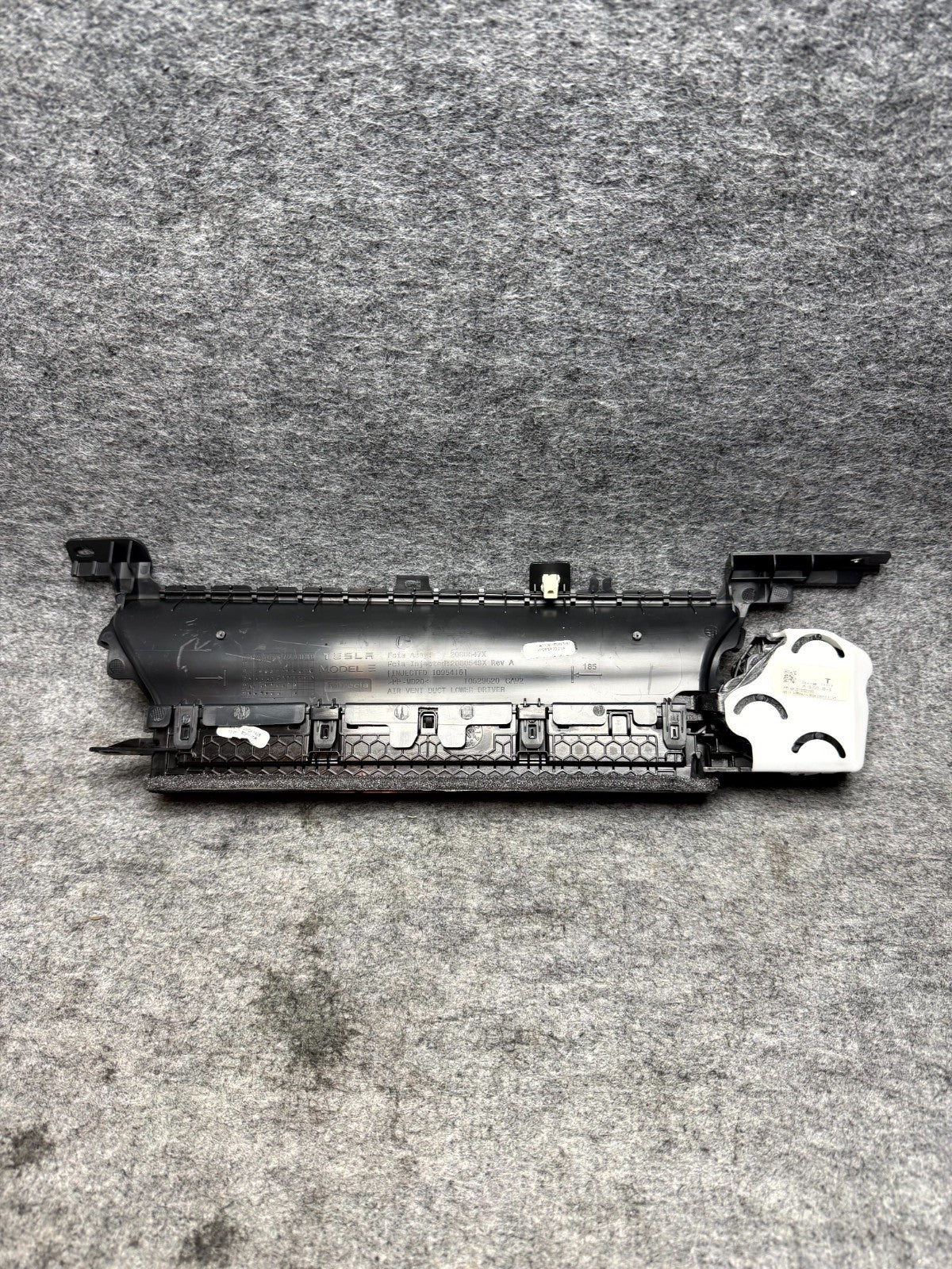 ♦️17-23 TESLA MODEL 3 LEFT DASHBOARD HEATER AC AIR VENT DUCT OEM, 1083320-00-G