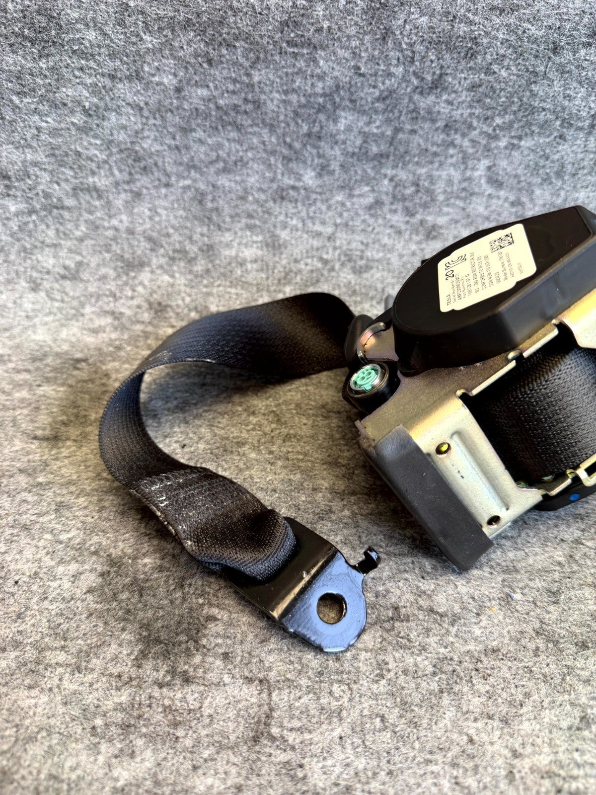 ♦️17-23 TESLA MODEL 3 REAR LEFT OR RIGHT SEAT BELT RETRACTOR OEM, 1081281-01-G