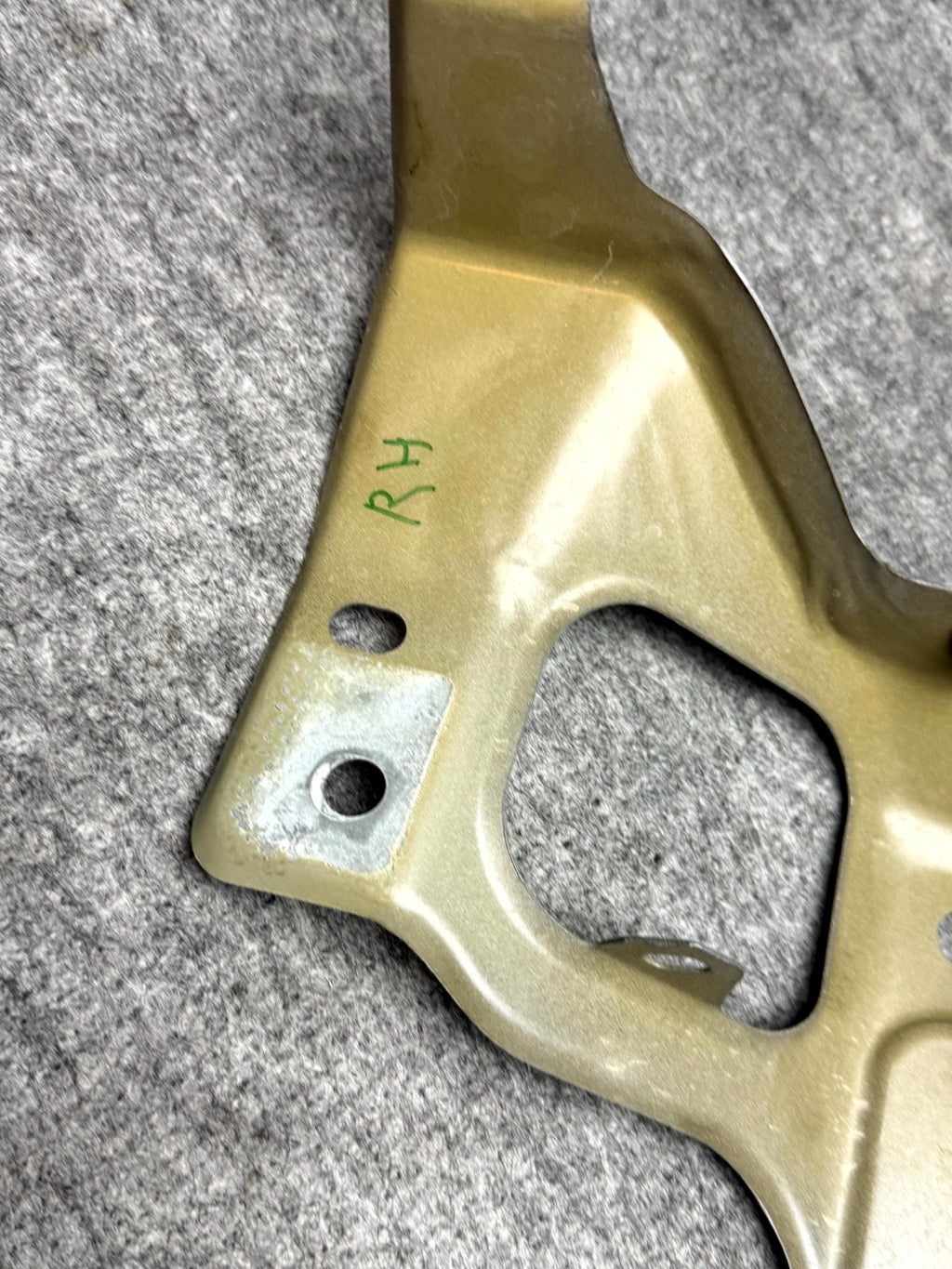 ♦️17–23 TESLA MODEL 3 FRONT RIGHT SIDE FENDER SUPPORT BRACKET OEM, 1086016-00-D