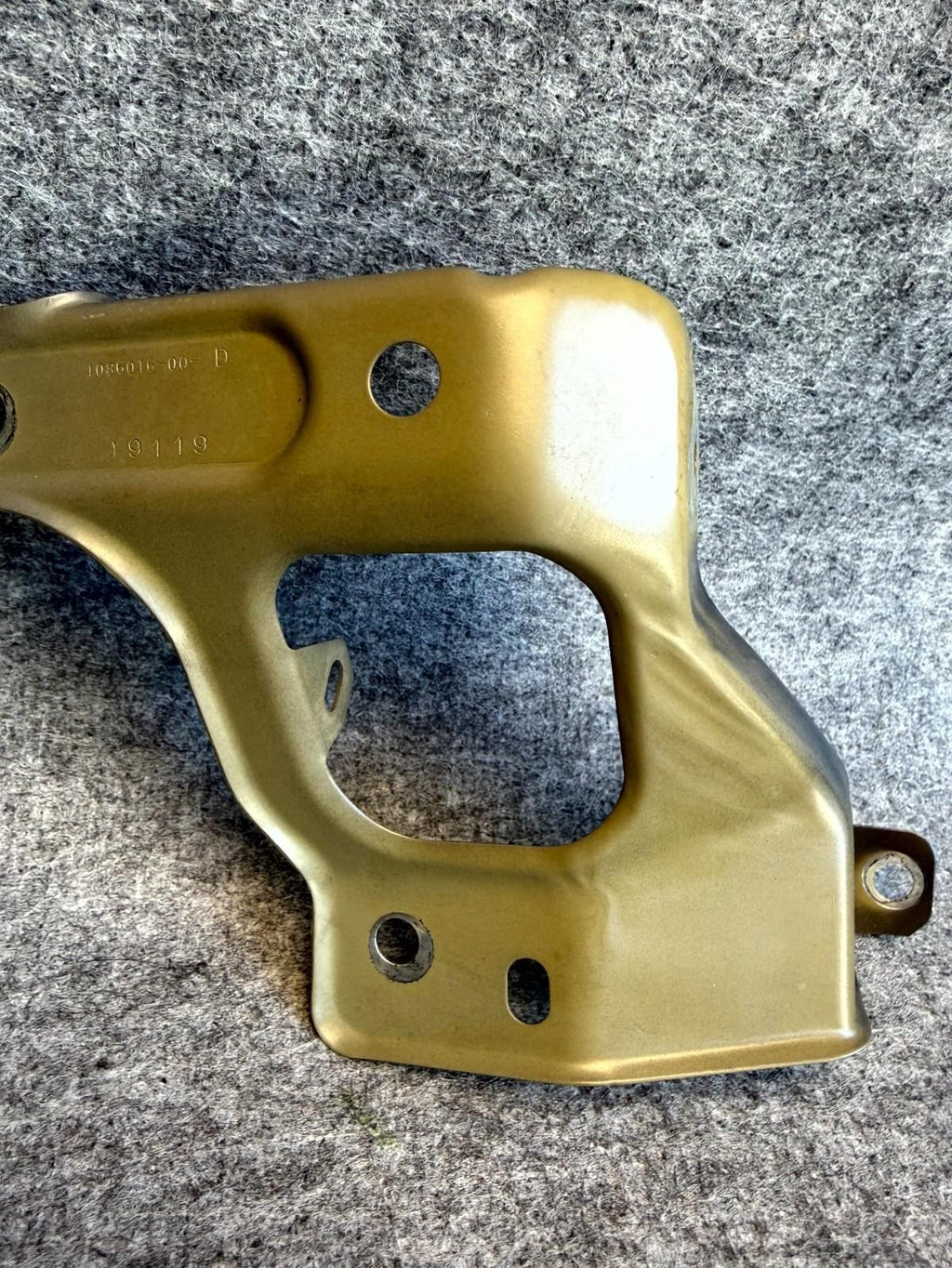 ♦️17-23 TESLA MODEL 3 UPPER RIGHT SIDE FENDER SUPPORT BRACKET OEM, 1086016-00-D