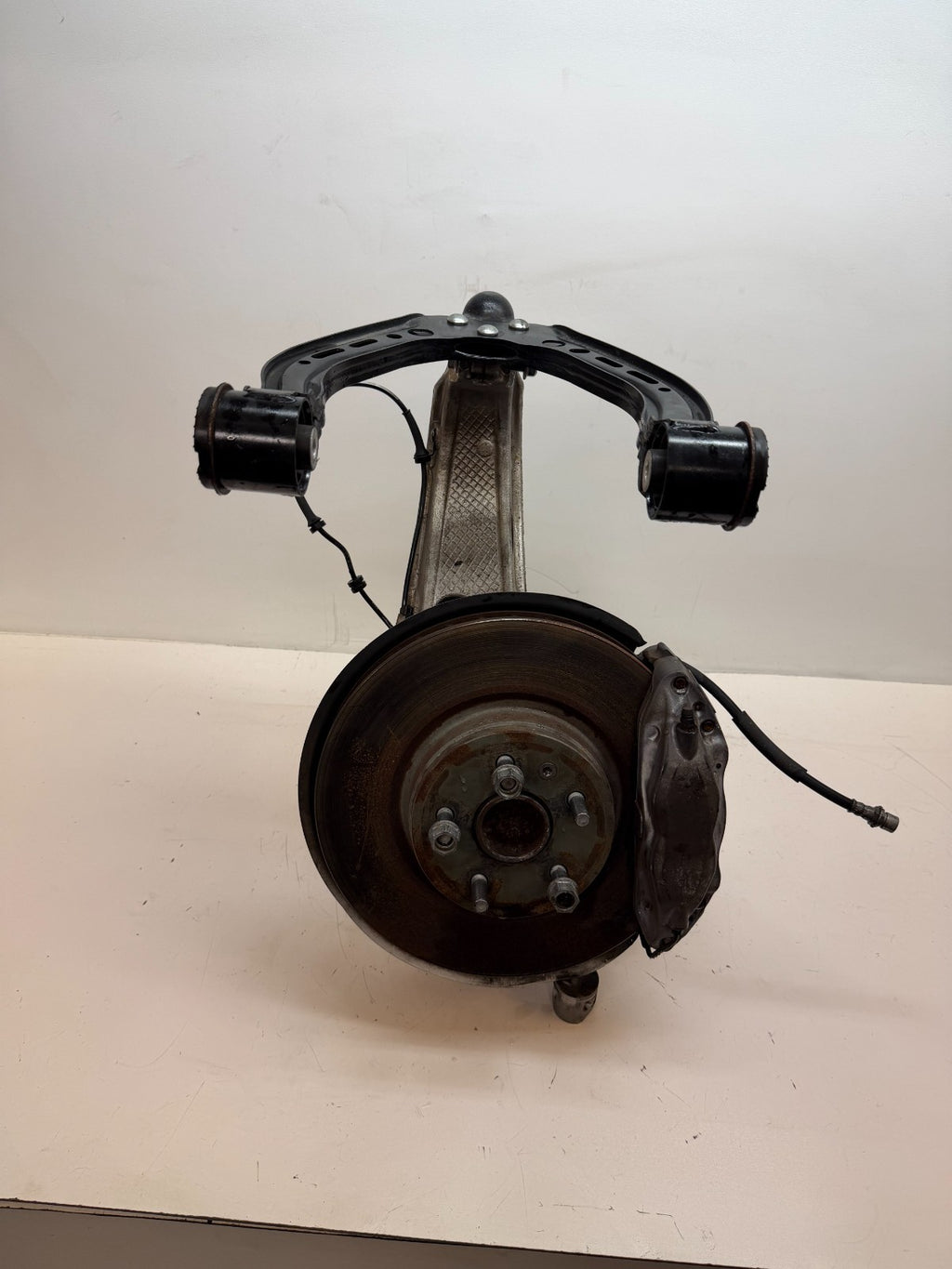 2016-2020 Tesla Model S Front Left Knee Suspension Assembly OEM 1030605-00-D