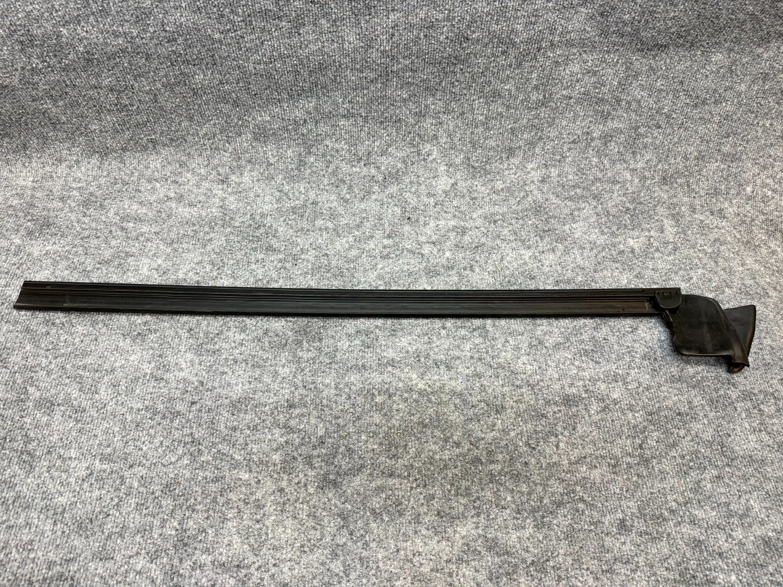2020-2024 TESLA MODEL Y FRONT RIGHT DOOR WINDOW INNER BELT SEAL OEM, 150006300F