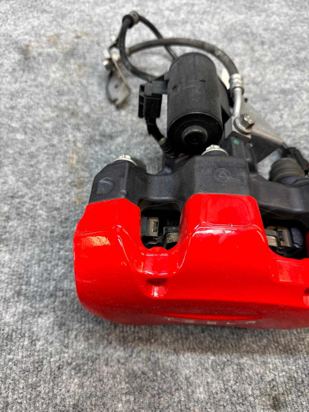 2020-2024 TESLA MODEL Y REAR LEFT BREMBO BRAKE CALIPER RED OEM, 1188643-00-C
