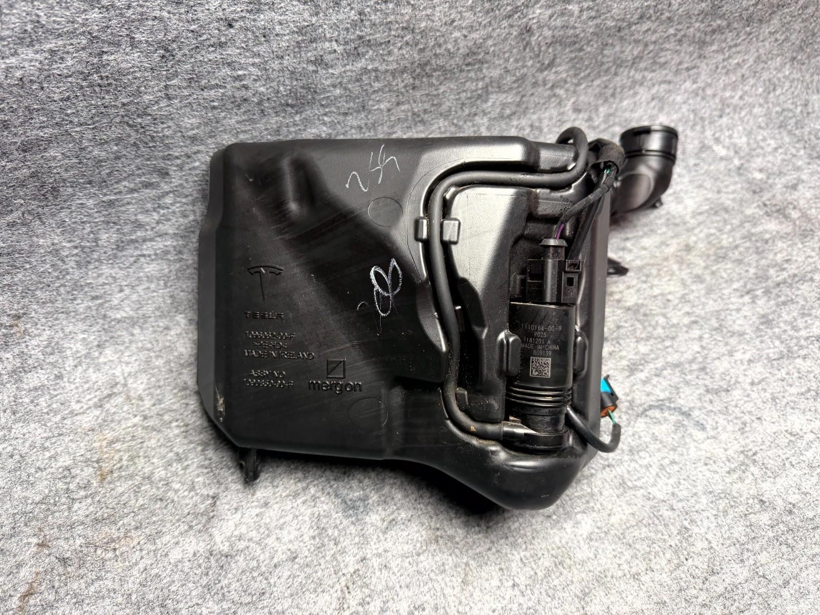 ♦️17-23 TESLA MODEL 3 WINDSHIELD WASHER RESERVOIR BOTTLE TANK OEM, 1090850-00-F