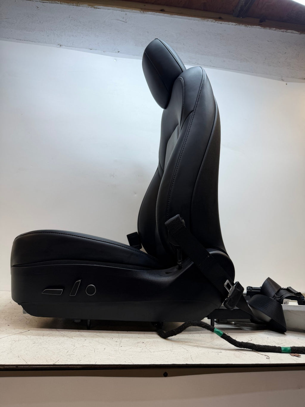 2017-2023 Tesla Model 3 Front Left Driver Side 1st Row Seat Black 1456942-00-E