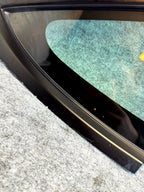 ♦️17-23 TESLA MODEL 3 REAR RIGHT QUARTER WINDOW GLASS W/ MOLDING OEM, 43R-011570