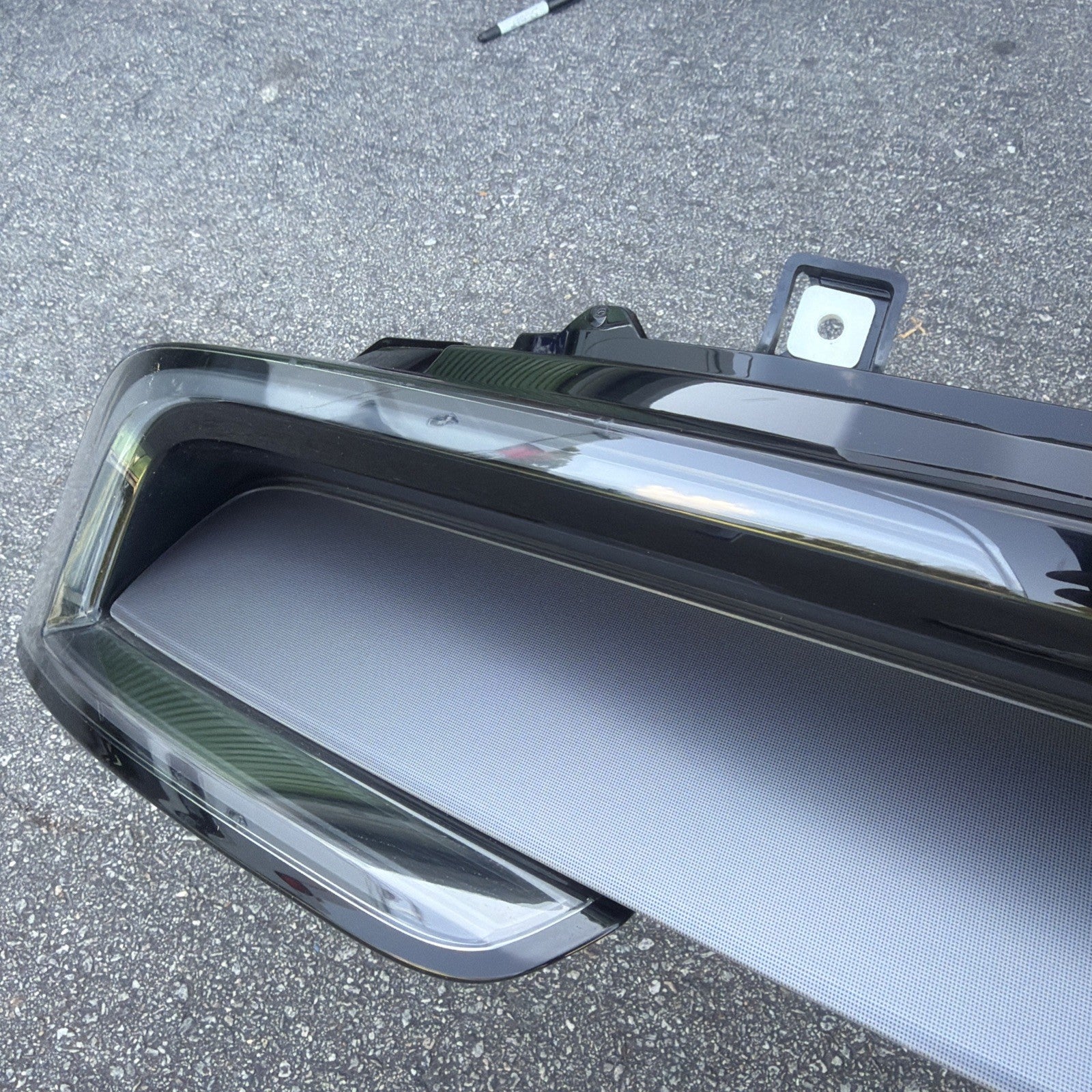 2025-2026 Tesla Model Y Liftgate Lamp OEM Rear Trunk Light 2004606-00-B