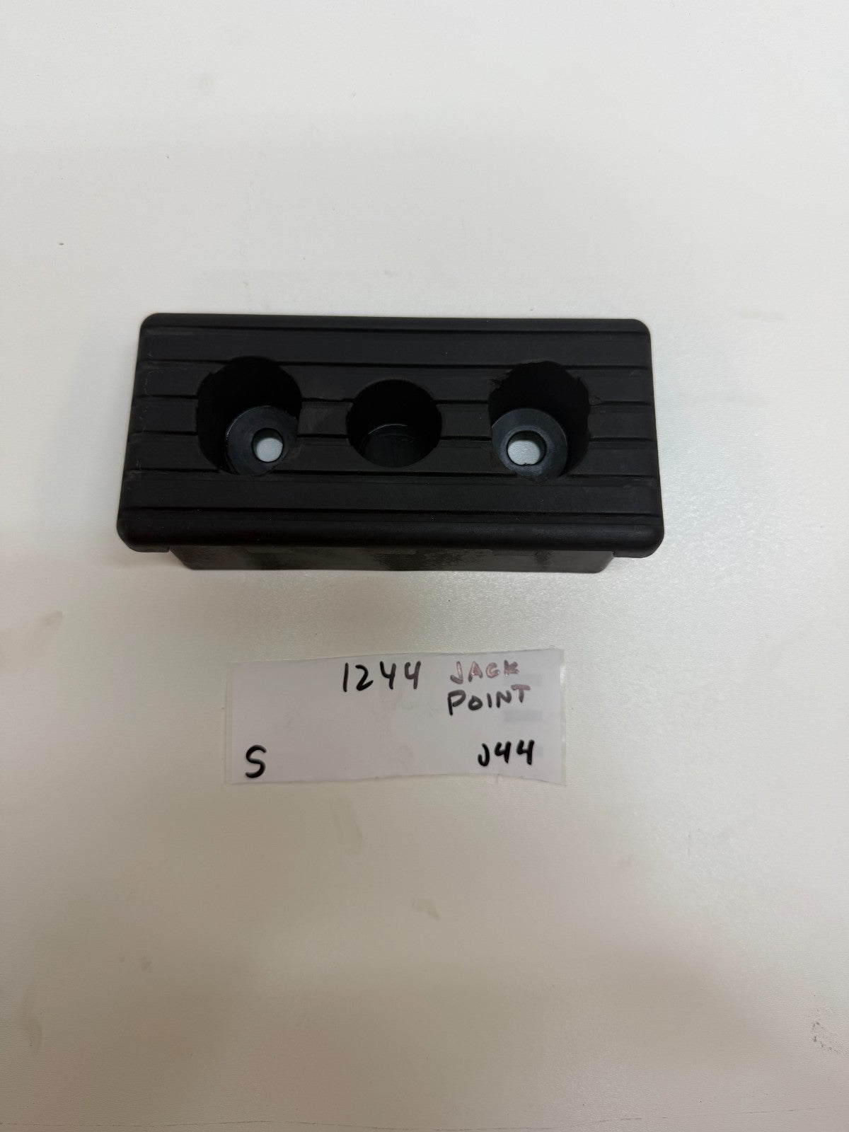 2012 - 20 TESLA MODEL S ROCKER PANEL JACK PAD POINT LIFTING BRACKET 1009124-00-C