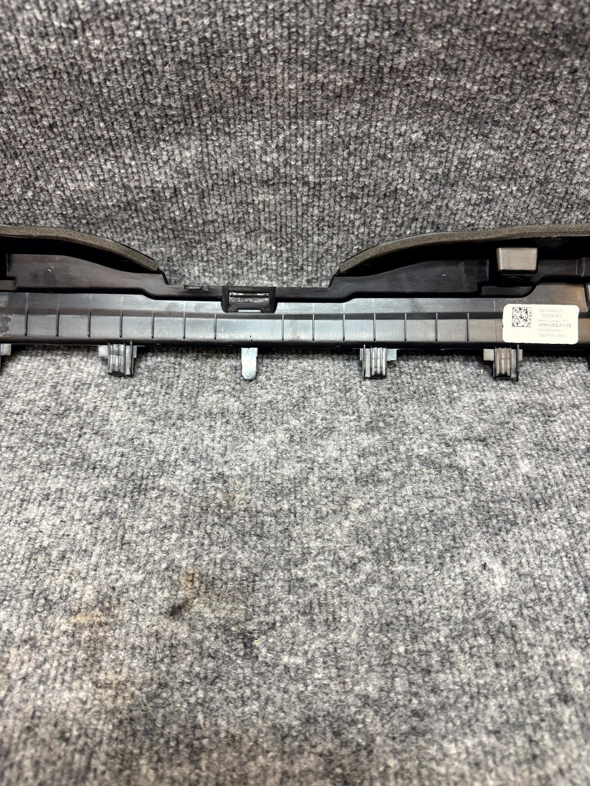 20-24 TESLA MODEL Y DASH INSTRUMENT PANEL BLOW FINISHER BRACKET OEM 1624716-00-A