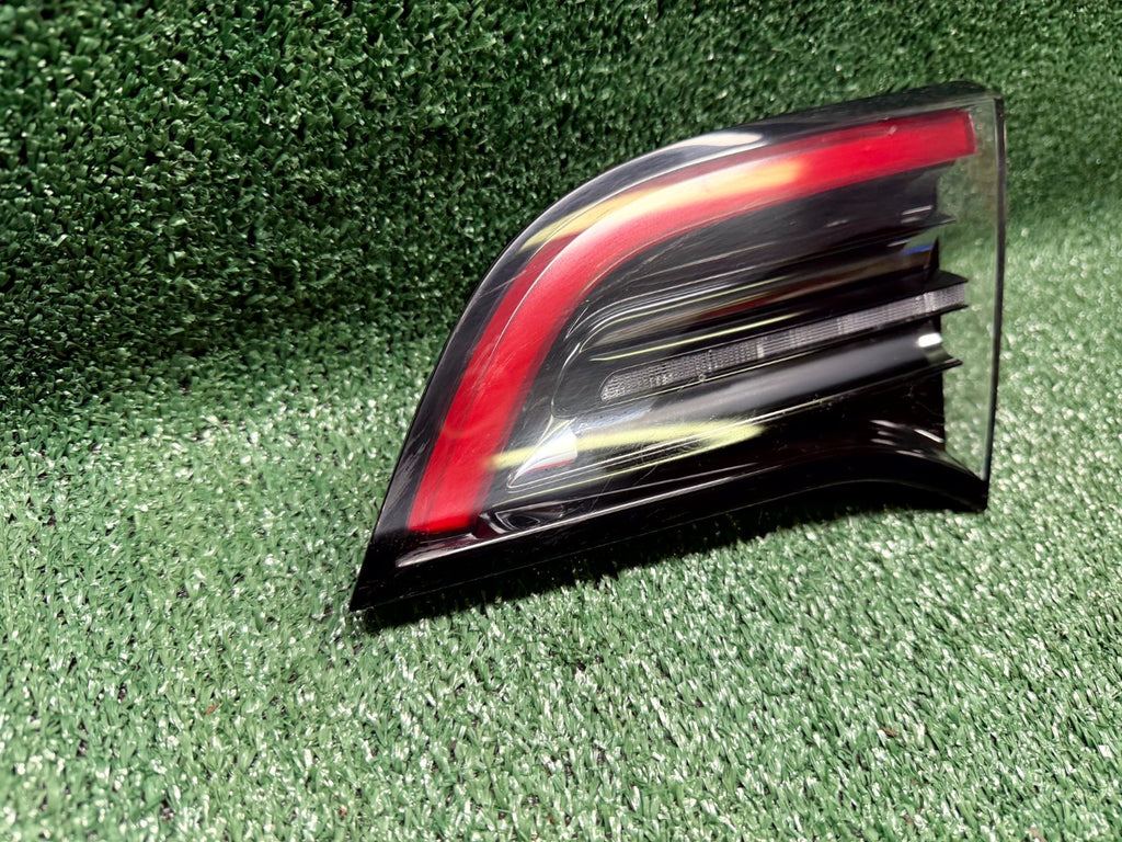 ♦️17 - 23 TESLA MODEL 3 Y REAR RIGHT TAIL LIGHT TAILLIGHT LAMP OEM, 1502089-00-B