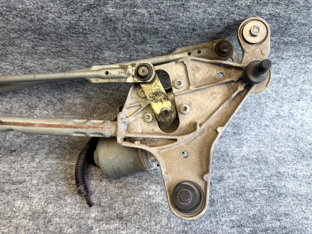 ♦️17-23 TESLA MODEL 3 FRONT WINDSHIELD WIPER MOTOR LINKAGE OEM, 1076725-00-F