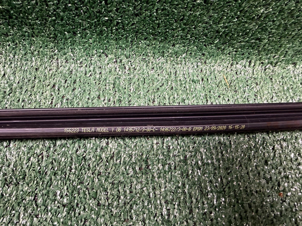 ♦️2020-2024 TESLA MODEL Y FRONT RIGHT DOOR WINDOW BELT MOLDING OEM, 1495722-00-B