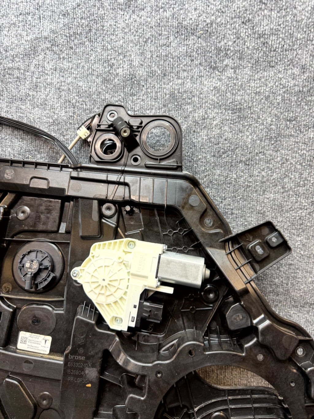 2020-2024 TESLA MODEL Y FRONT LEFT DOOR WINDOW REGULATOR & MOTOR OEM, 149551000E