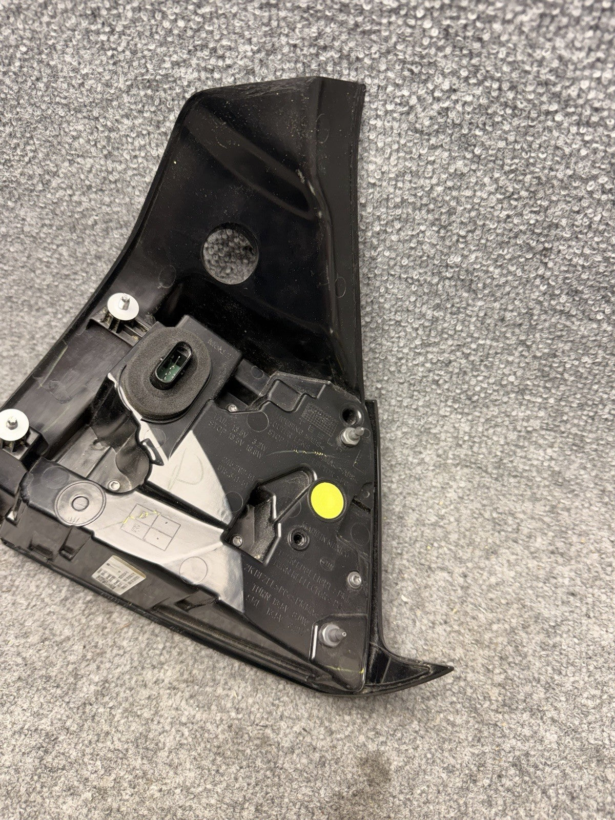 2020 - 2024 TESLA MODEL Y REAR LEFT DRIVER OUTER TAIL LIGHT OEM 1502086-00-D