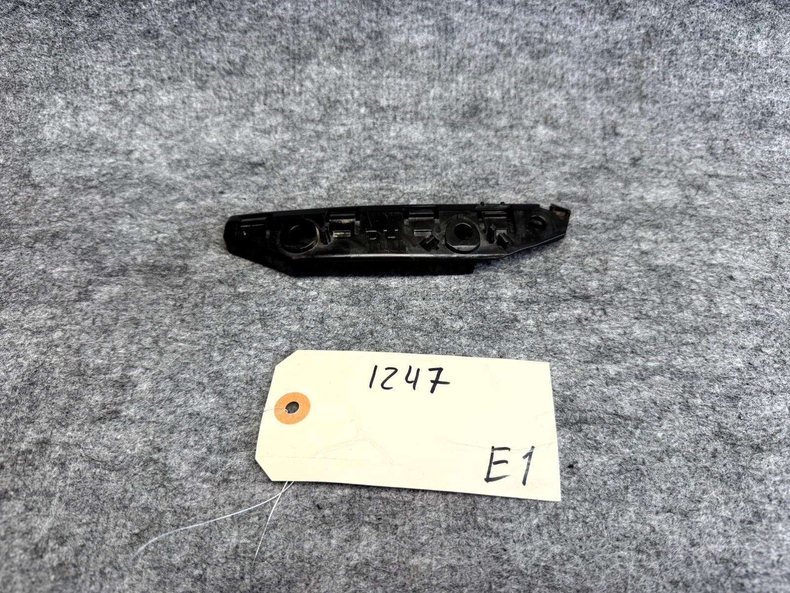 ♦️17 – 23 TESLA MODEL 3 FRONT RIGHT SIDE BUMPER FENDER BRACKET OEM, 1084182-00-E