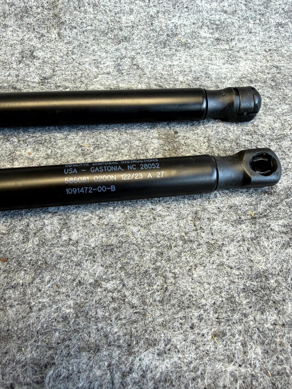 ♦️2017–2023 TESLA MODEL 3 FRONT LEFT & RIGHT HOOD SHOCK STRUT OEM, 1091472-00-B