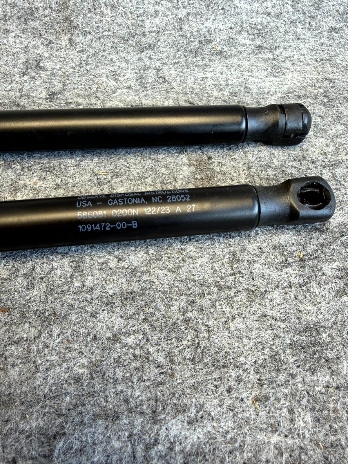 ♦️2017–2023 TESLA MODEL 3 FRONT LEFT & RIGHT HOOD SHOCK STRUT OEM, 1091472-00-B