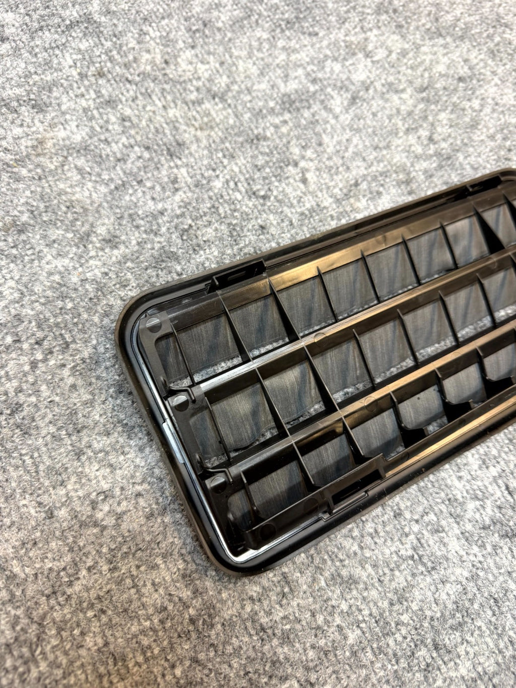 17-23 TESLA MODEL Y/3 AIR EXTRACTOR CABIN VENT GRILLE BLACK OEM, 1098751-00-C