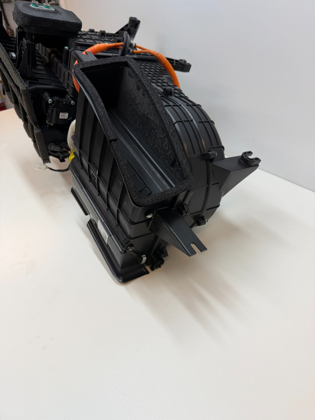 16-20 TESLA MODEL S FRONT HVAC AC CLIMATE HEATER BLOWER HOUSING BOX 1116135-00-B